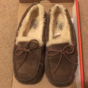 UGG Dakota Moccasin Slipper (size 7)